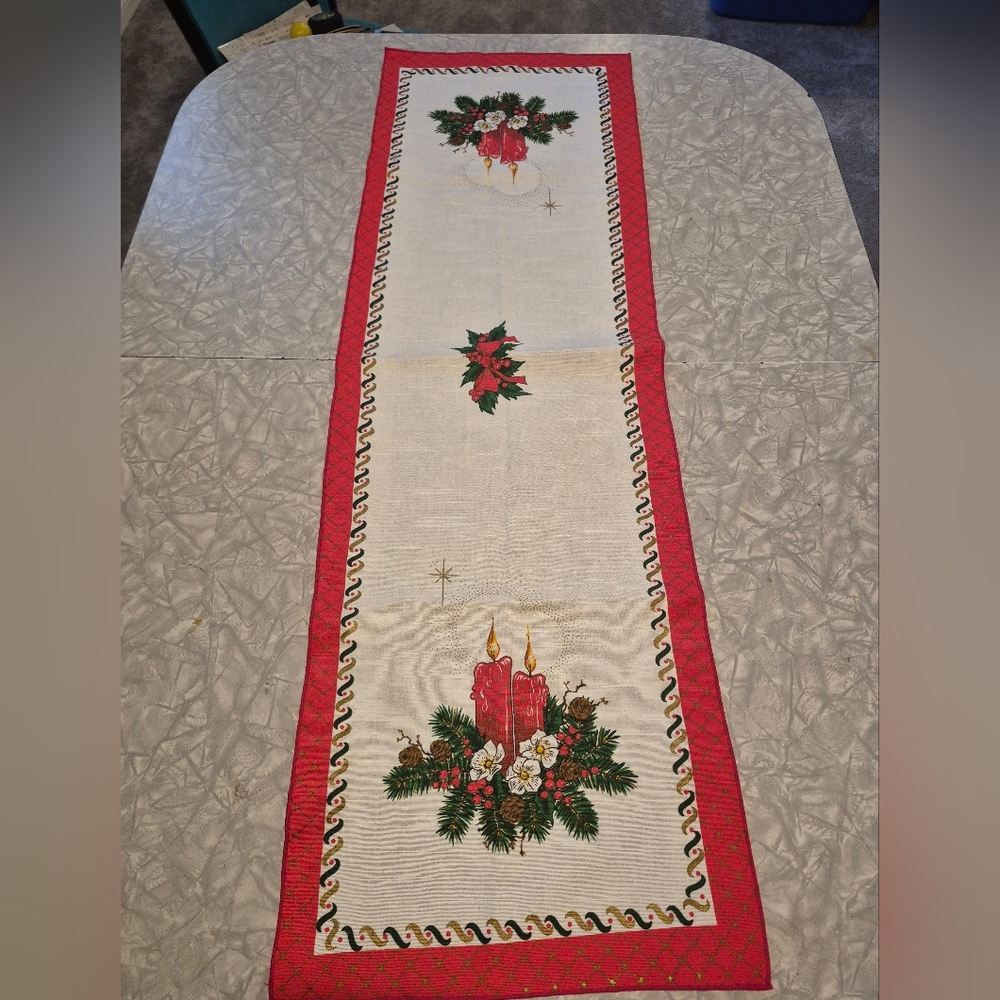 Vintage Christmas Table Runner - Picture 2 of 6